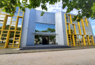 HIGH-TEMPERATURE ADAPT MAX HEATS A BUSINESS BUILDING WITH ITS EXISTING RADIATORS