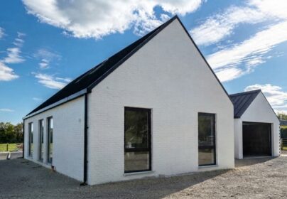A THOUGHTFULLY DESIGNED FAMILY HOME, COMFORTABLE ALL YEAR ROUND